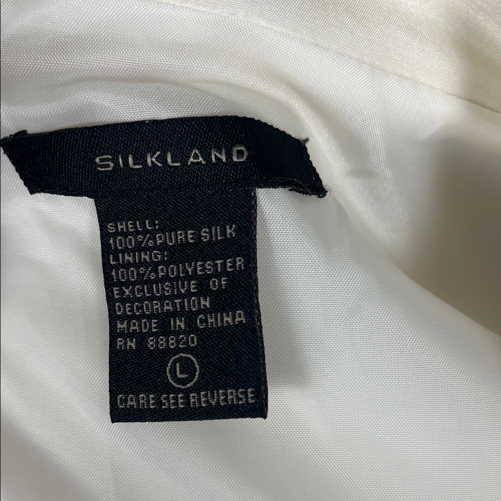 100% silk Elegant Cream Embroidered Blouse - Picture 5 of 5